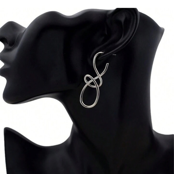 NEW‼️Stylish Twist Earrings - Picture 2 of 4